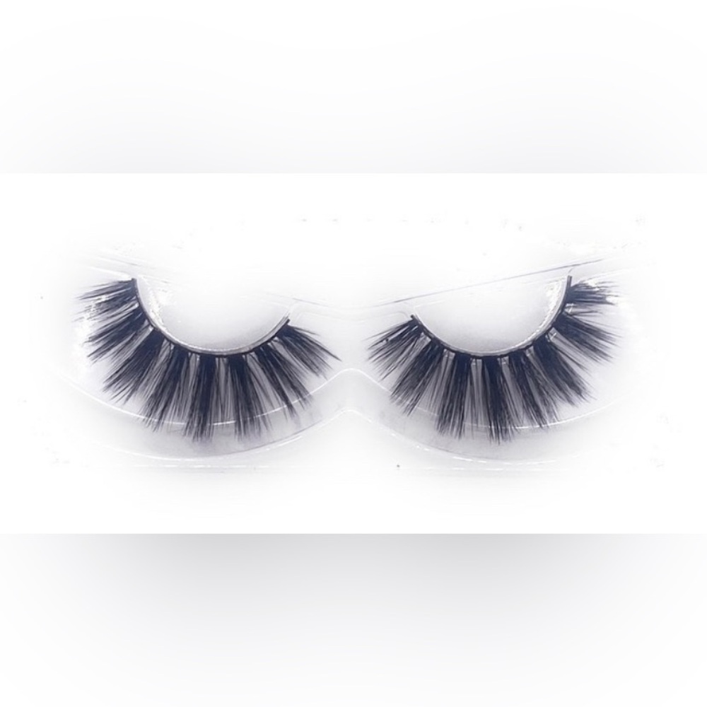 Voluminous Black Faux Lashes - Style “Bossy”